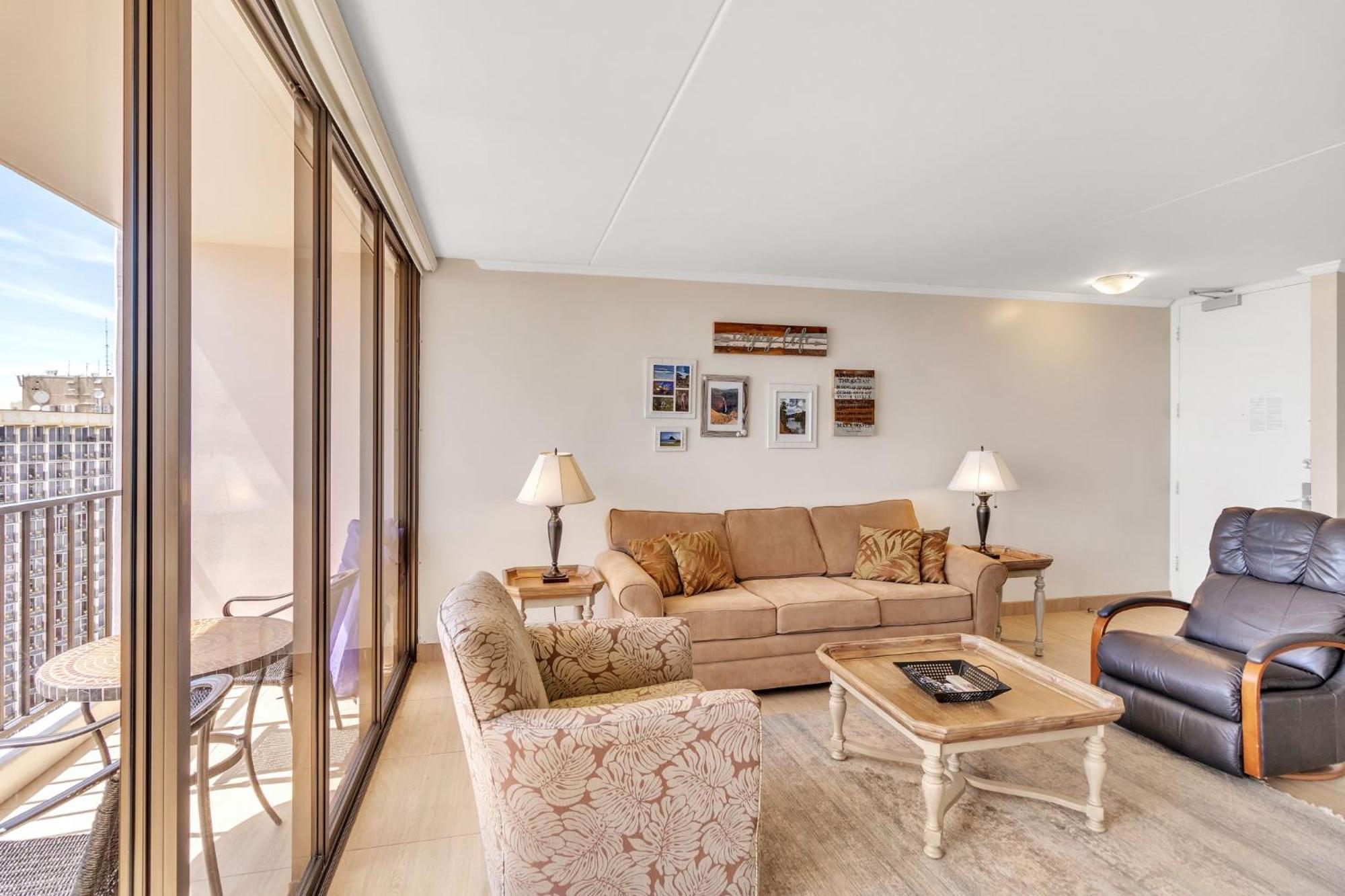 Watch The Whales From The Lanai With A Full Kitchen, Ocean Views And Free Parking
