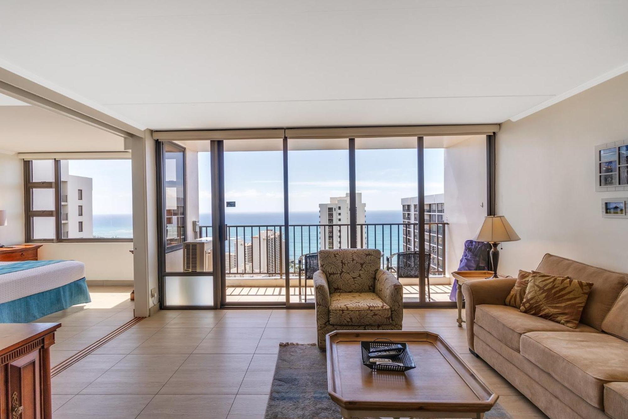 Watch The Whales From The Lanai With A Full Kitchen, Ocean Views And Free Parking Apartment Honolulu