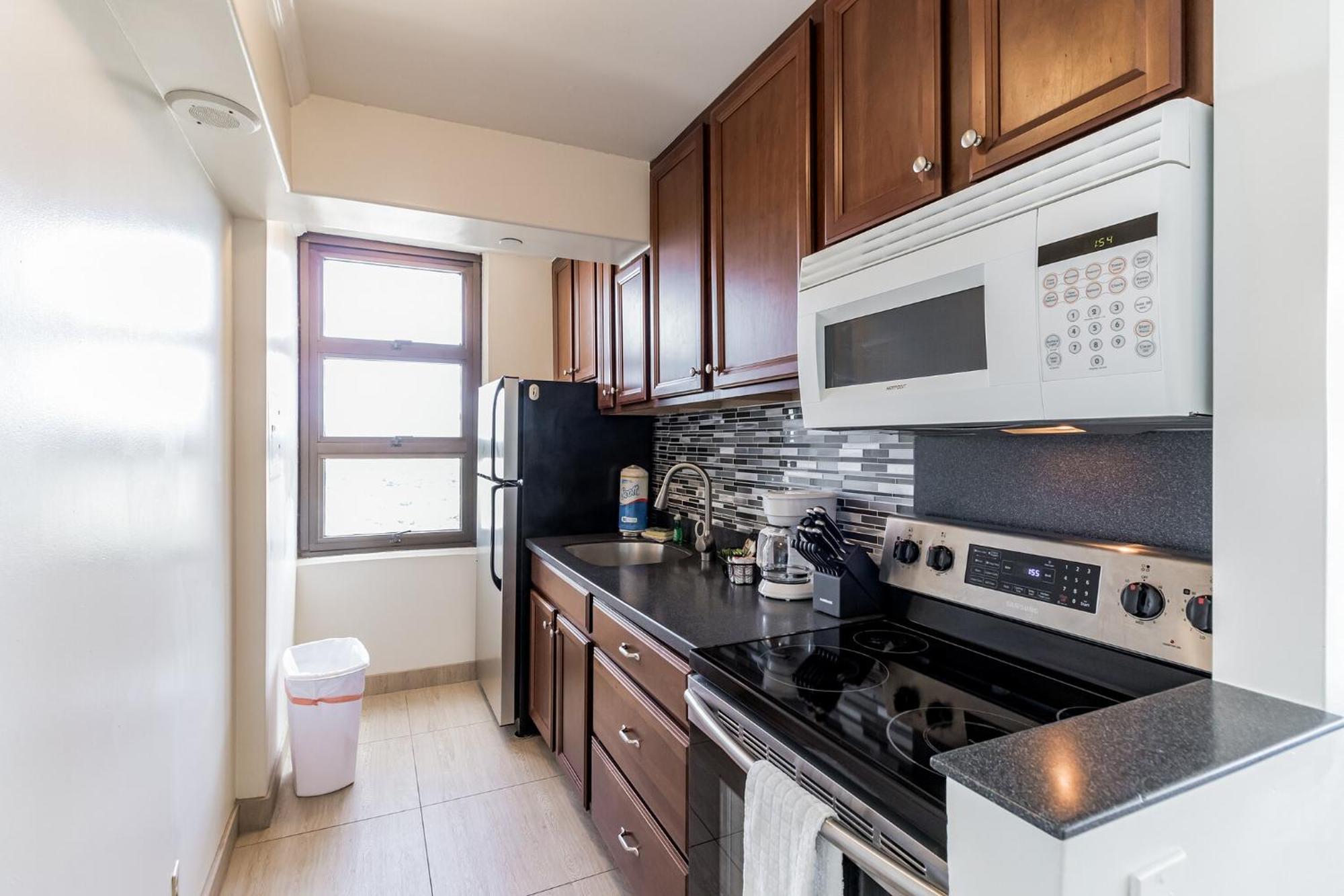 Watch The Whales From The Lanai With A Full Kitchen, Ocean Views And Free Parking * Honolulu